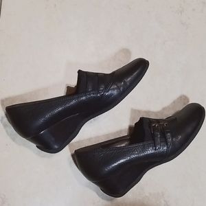 Joan & David Circa Black Wedge